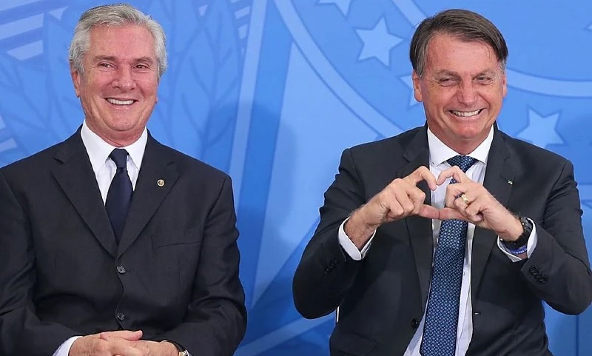 Prisão de Collor acende alerta para futuro de Bolsonaro